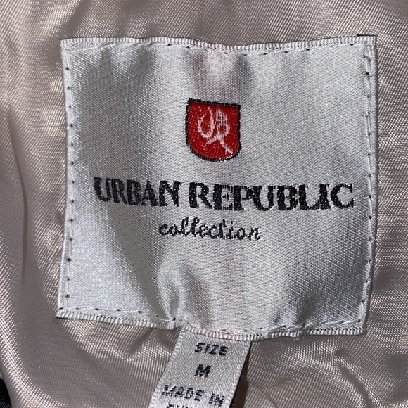 Urban Republic stone puffer coat. Detachable hood with faux fur. Size Medium - Picture 9 of 14